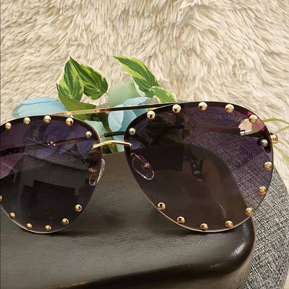 Sunglasses - Picture 5 of 7